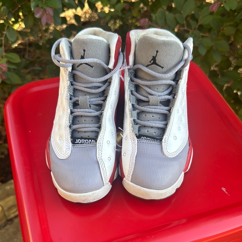 Jordan 13 retro Gray and White Sneakers Athletic Design